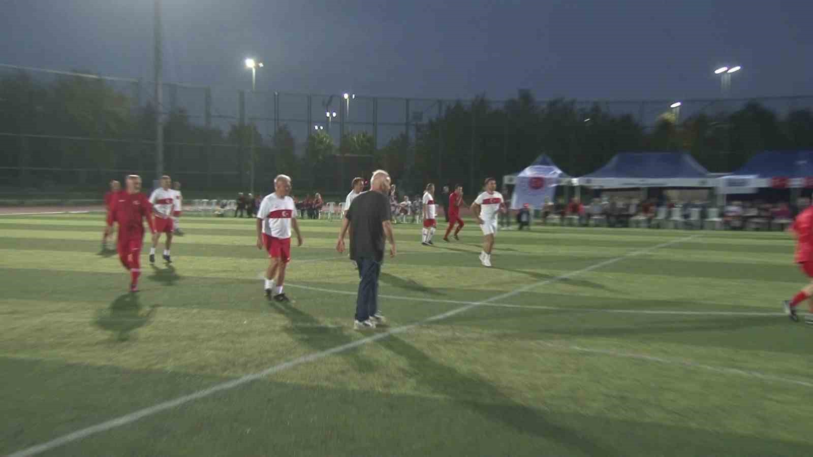 Maltepe’de hakimler ve savcılar yeşil sahada ter döktü