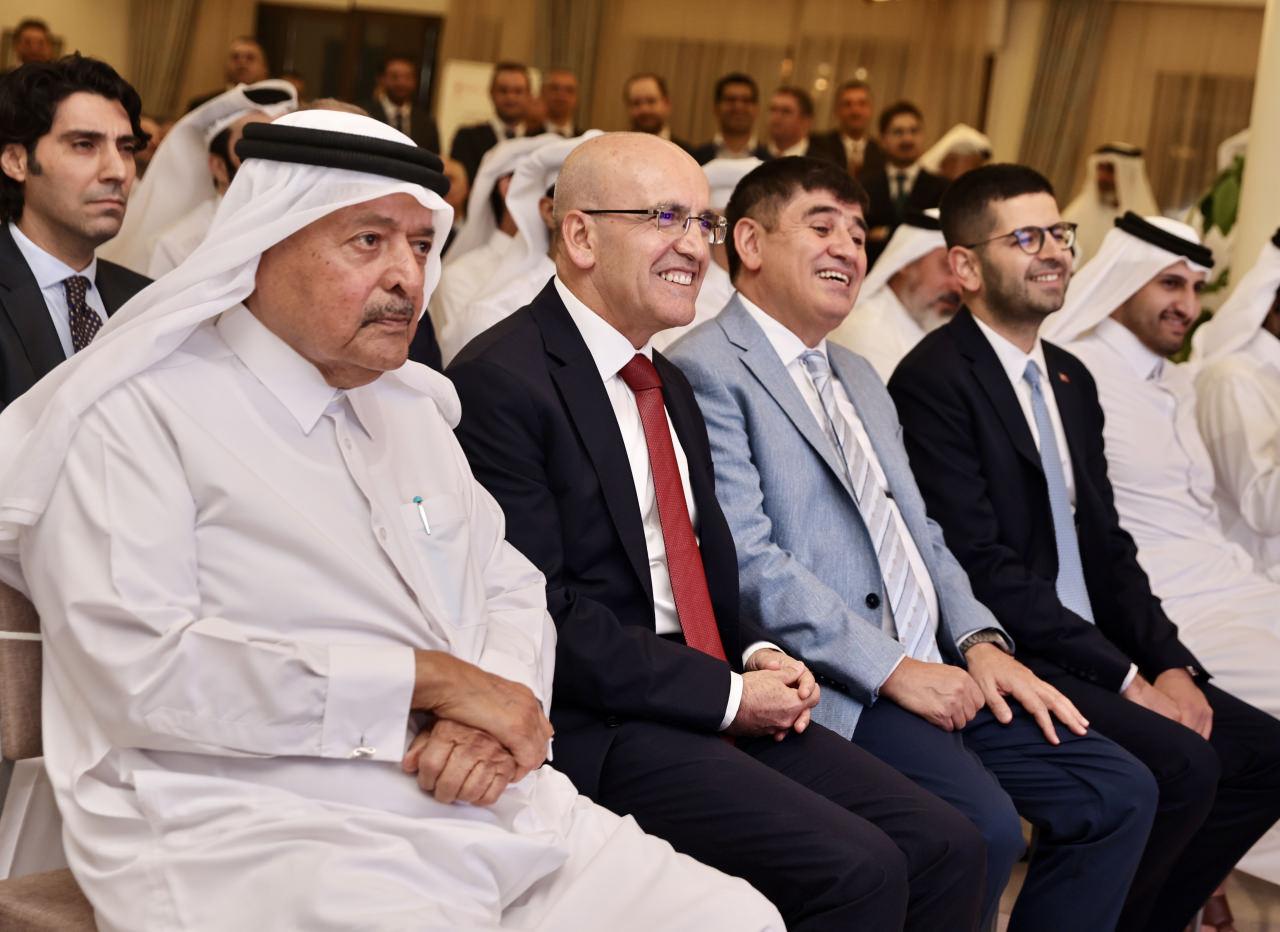 Mehmet Şimşek, Doha'da yatırım toplantısına katıldı