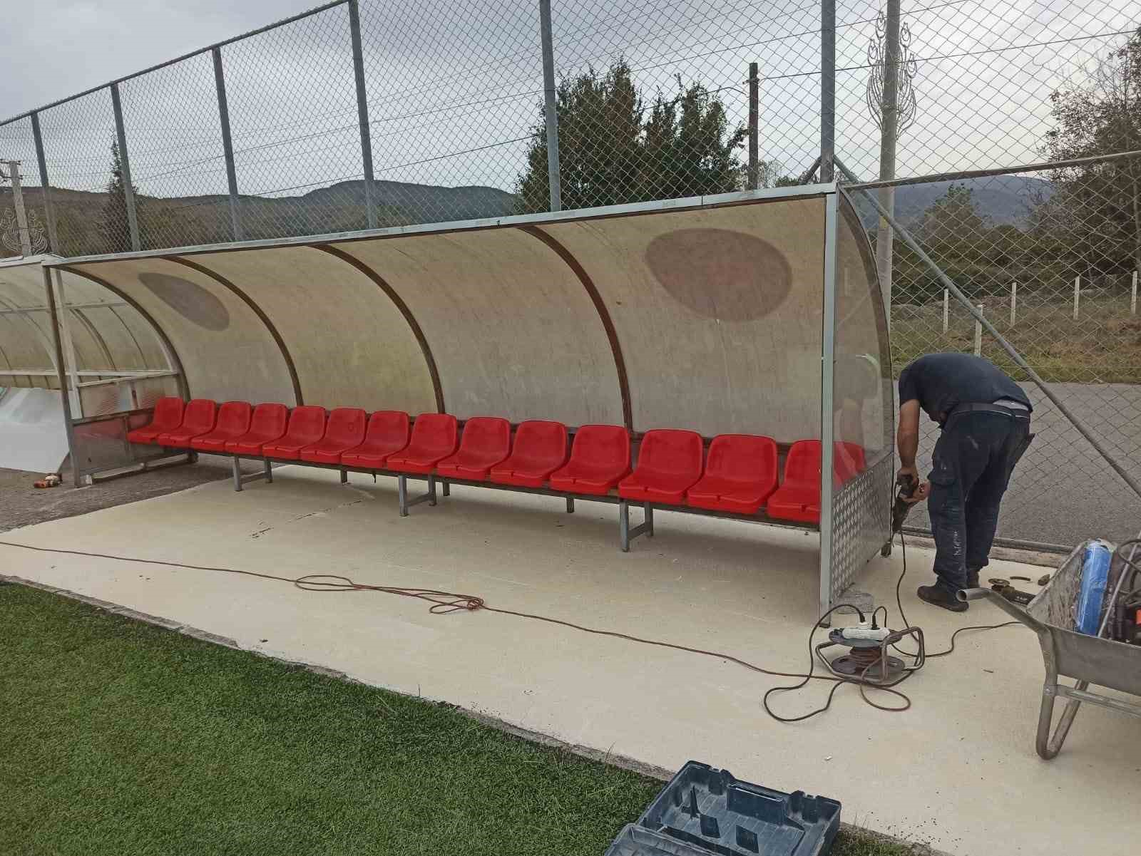 Kaynaşlı ilçe stadına onarım