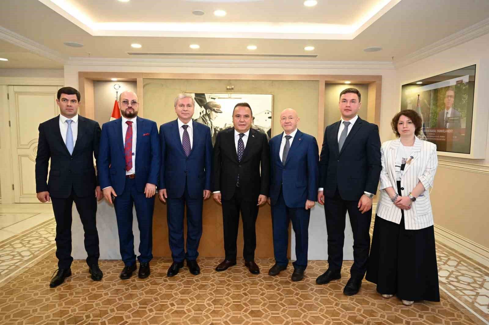 Antalya’ya gelen turist sayısı 14 milyona yaklaştı