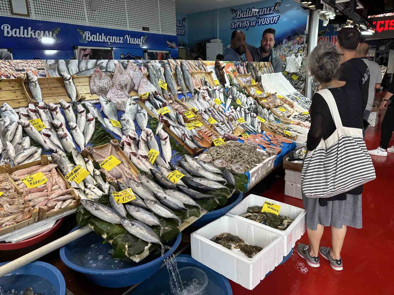Tezgahlarda hamsi bolluğu devam ediyor
