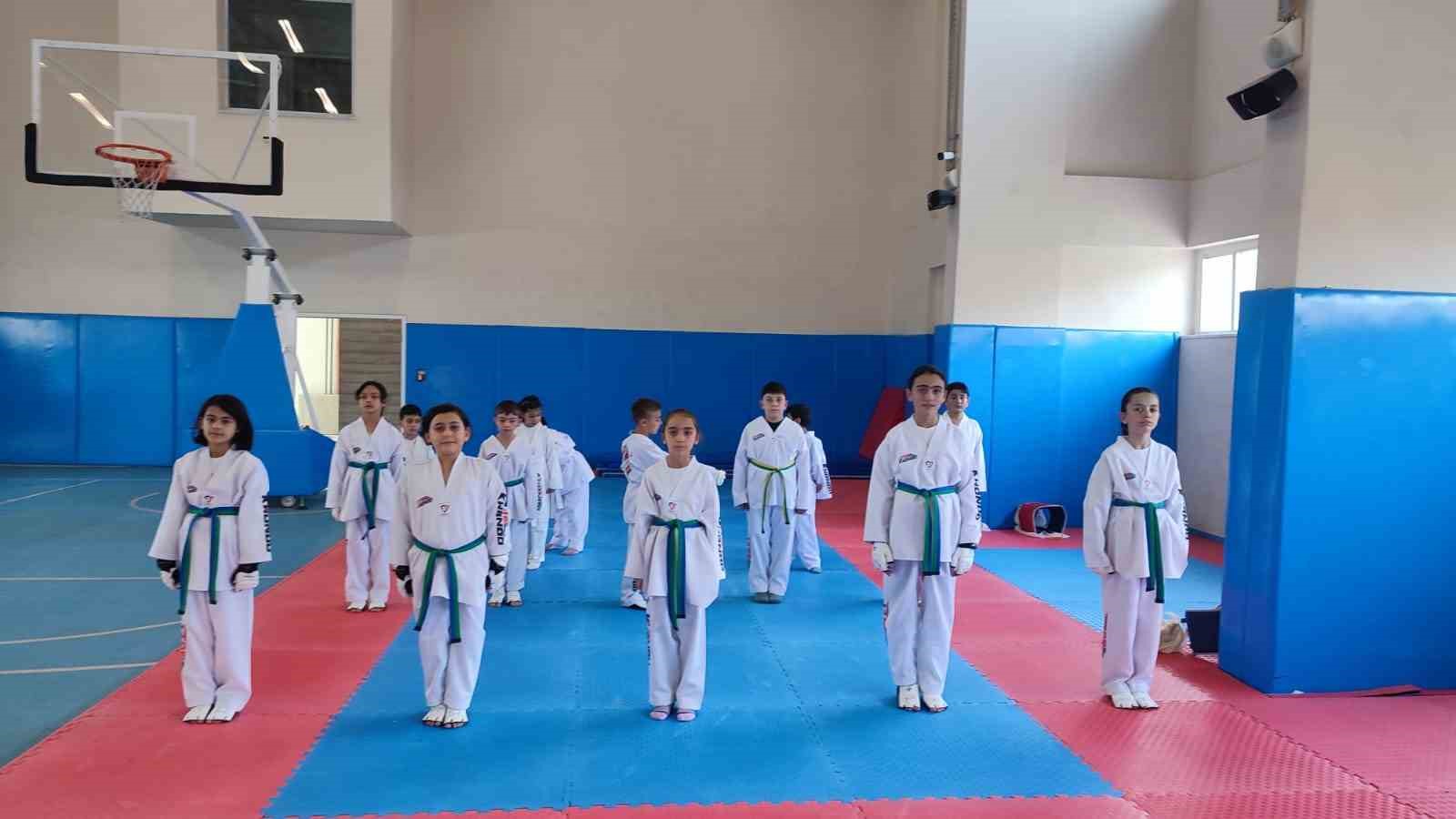 Erzurum’da çocuklara tekvando eğitimi