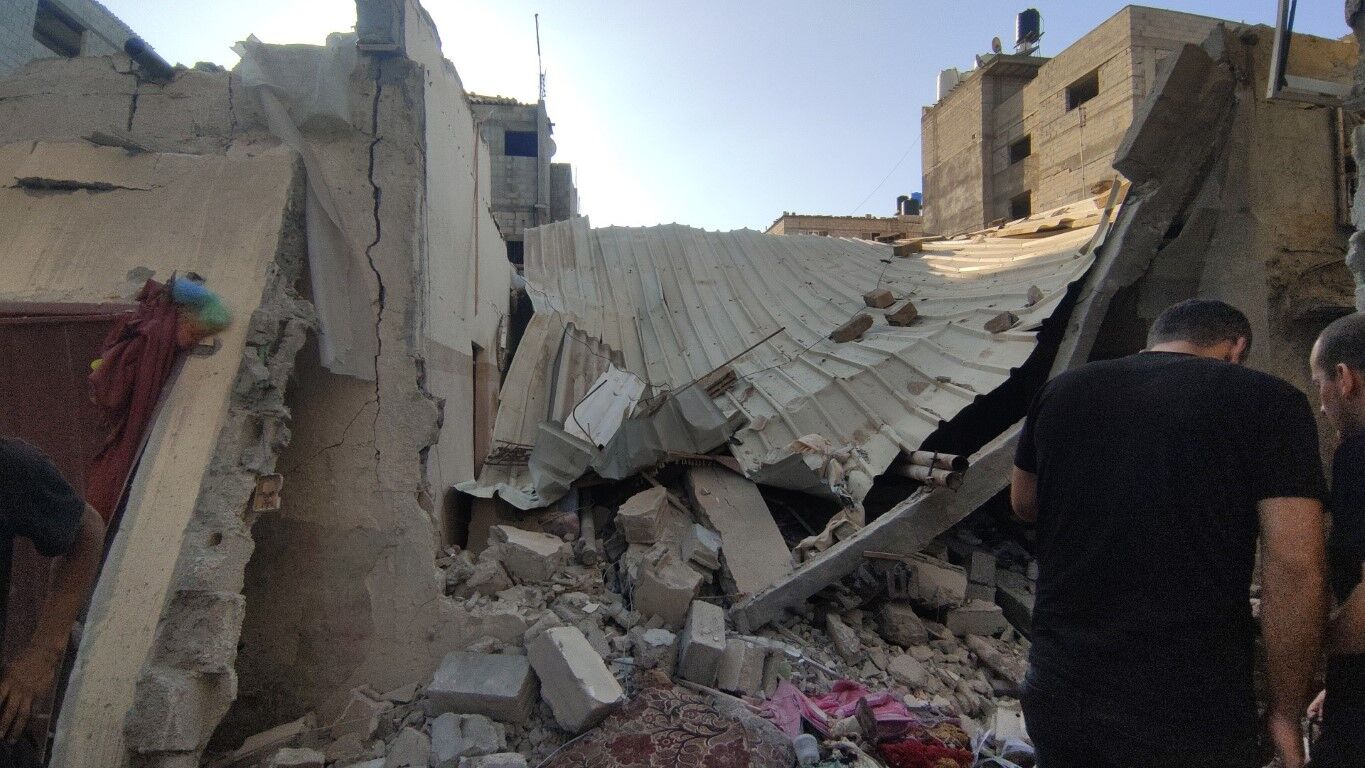 İsrail, Magazi Mülteci Kampı’nda çok sayıda binayı vurdu