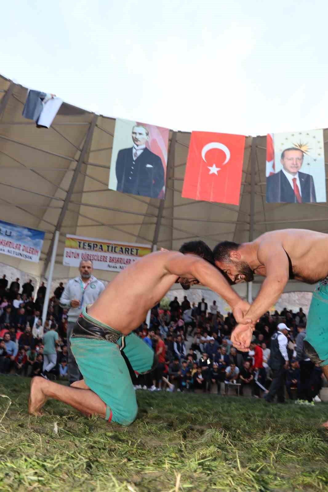 100. Cumhuriyet Karakucak Güreşleri nefes kesti