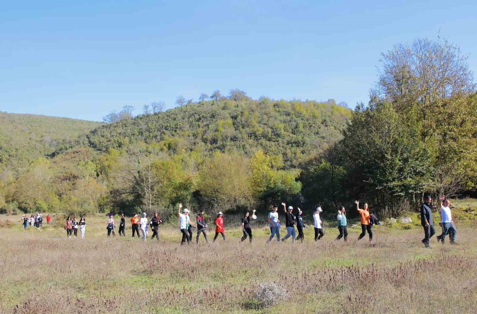 Doğa yürüyüşüyle günün tadını çıkardılar