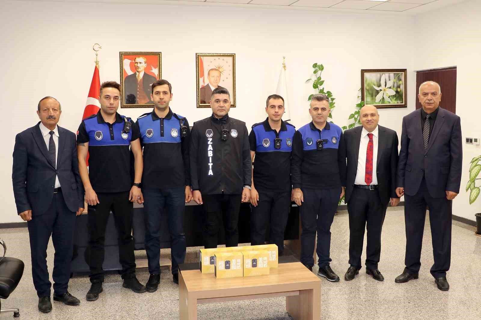 Van Büyükşehir Belediyesi zabıtasında yaka kamerası dönemi