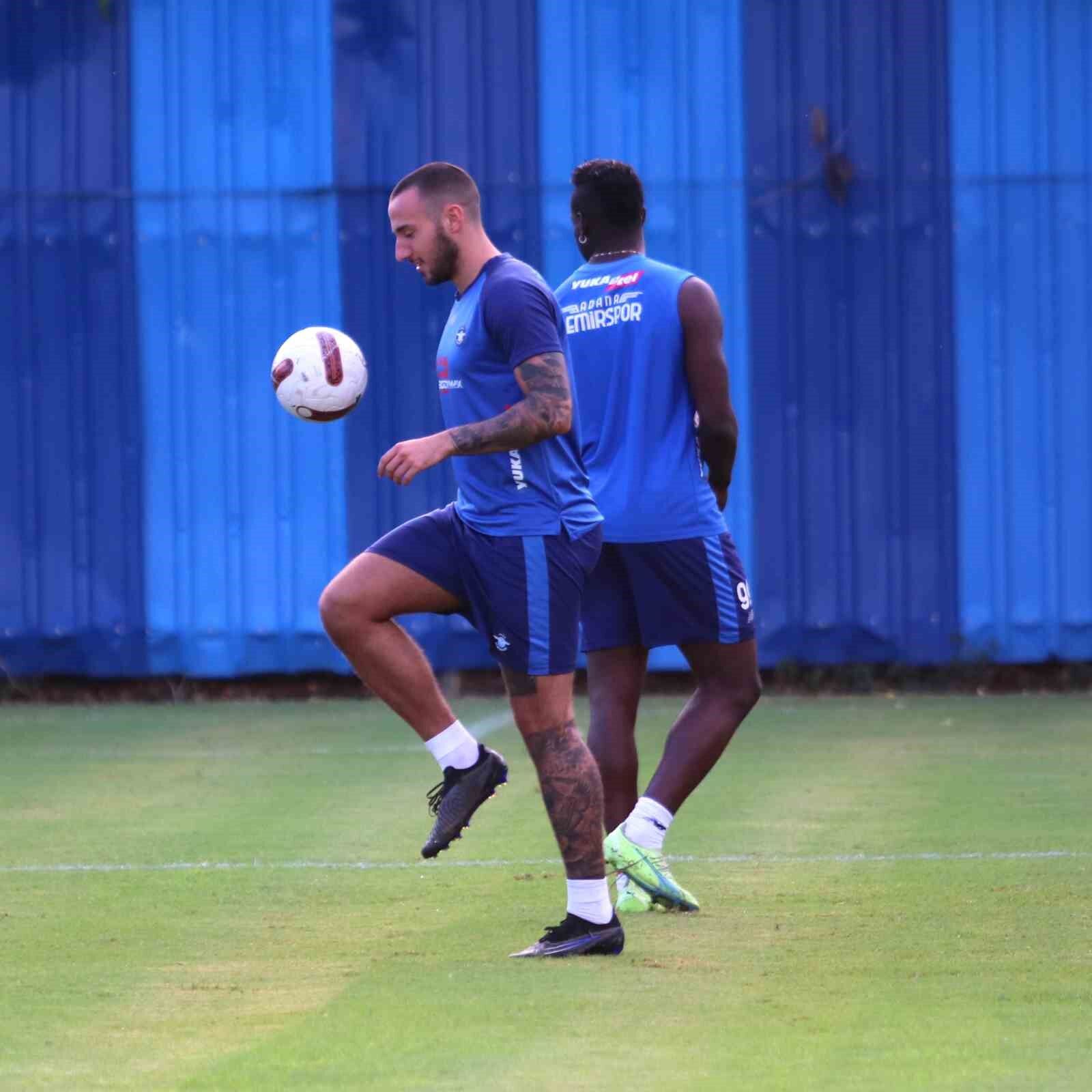 Patrick Kluivert: “Rakiplerimize ne kadar zor anlar yaşatabildiğimizi herkes biliyor”