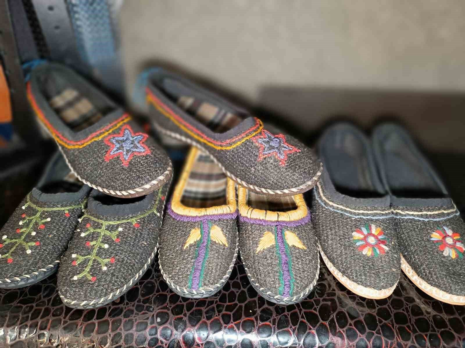 Van’ın asırlık ayakkabısı usta ellerde hayat buluyor