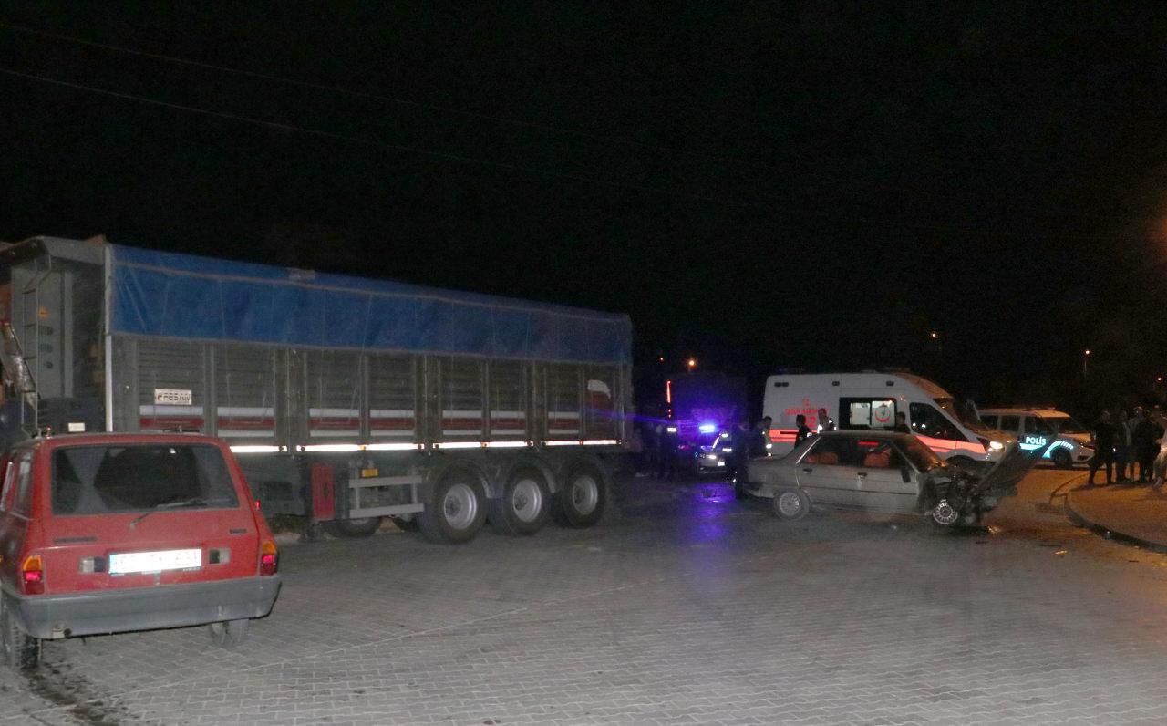 Samsun’da iki otomobil çarpıştı, 3 kişi yaralandı