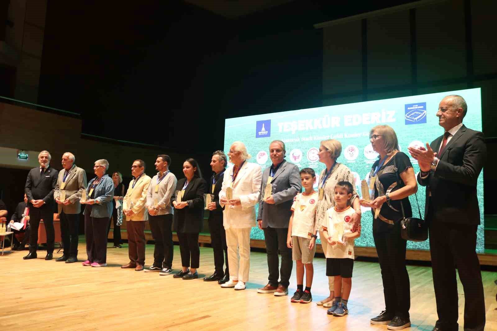 İzmir futbolunun efsaneleri bir araya geldi