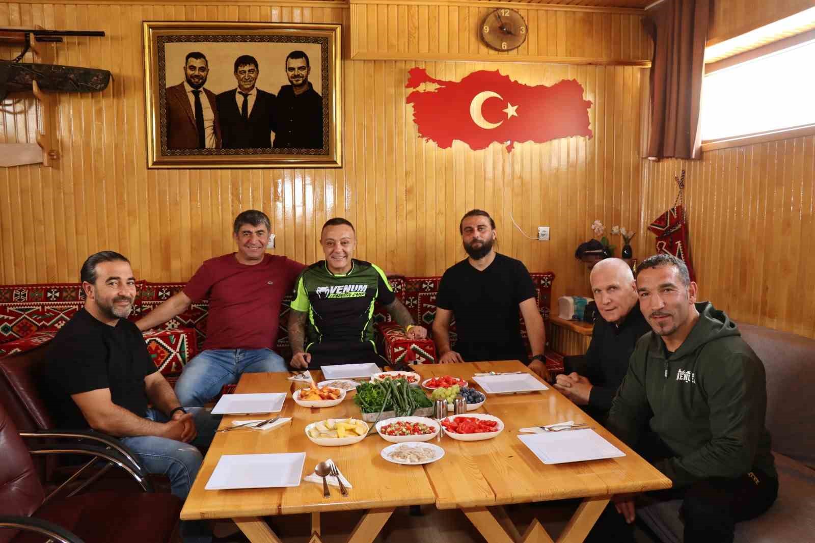 Dünya Şampiyonu Fırat Aslan Oltu’da