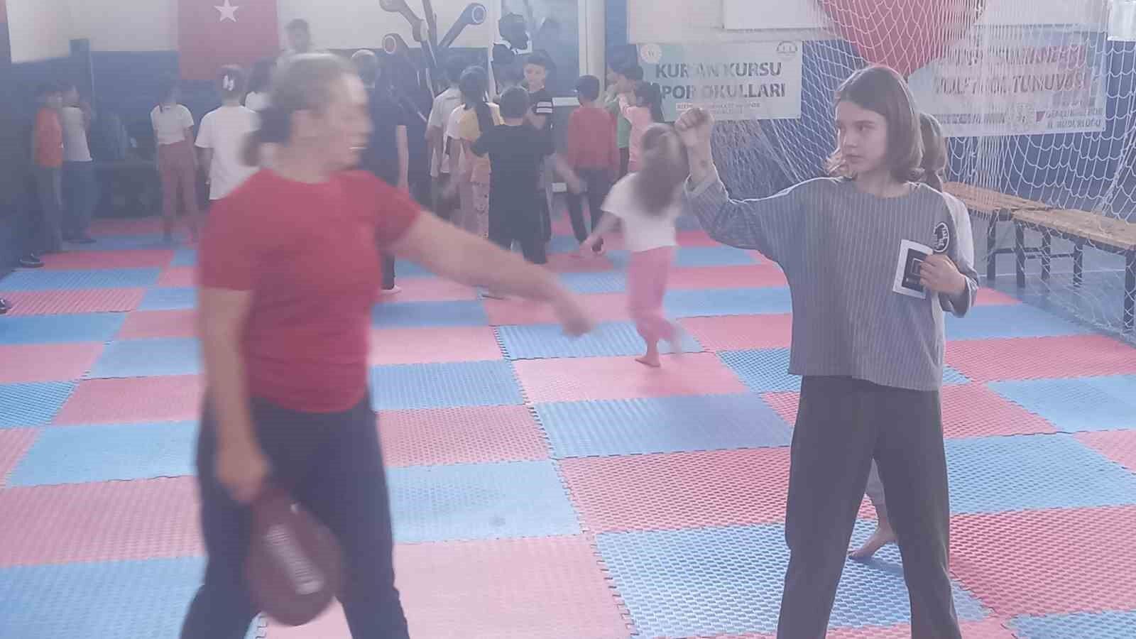 Dünya Kick Boks Şampiyonu Duygu Ocak: “Gediz’den şampiyonlar çıkarmak istiyoruz”