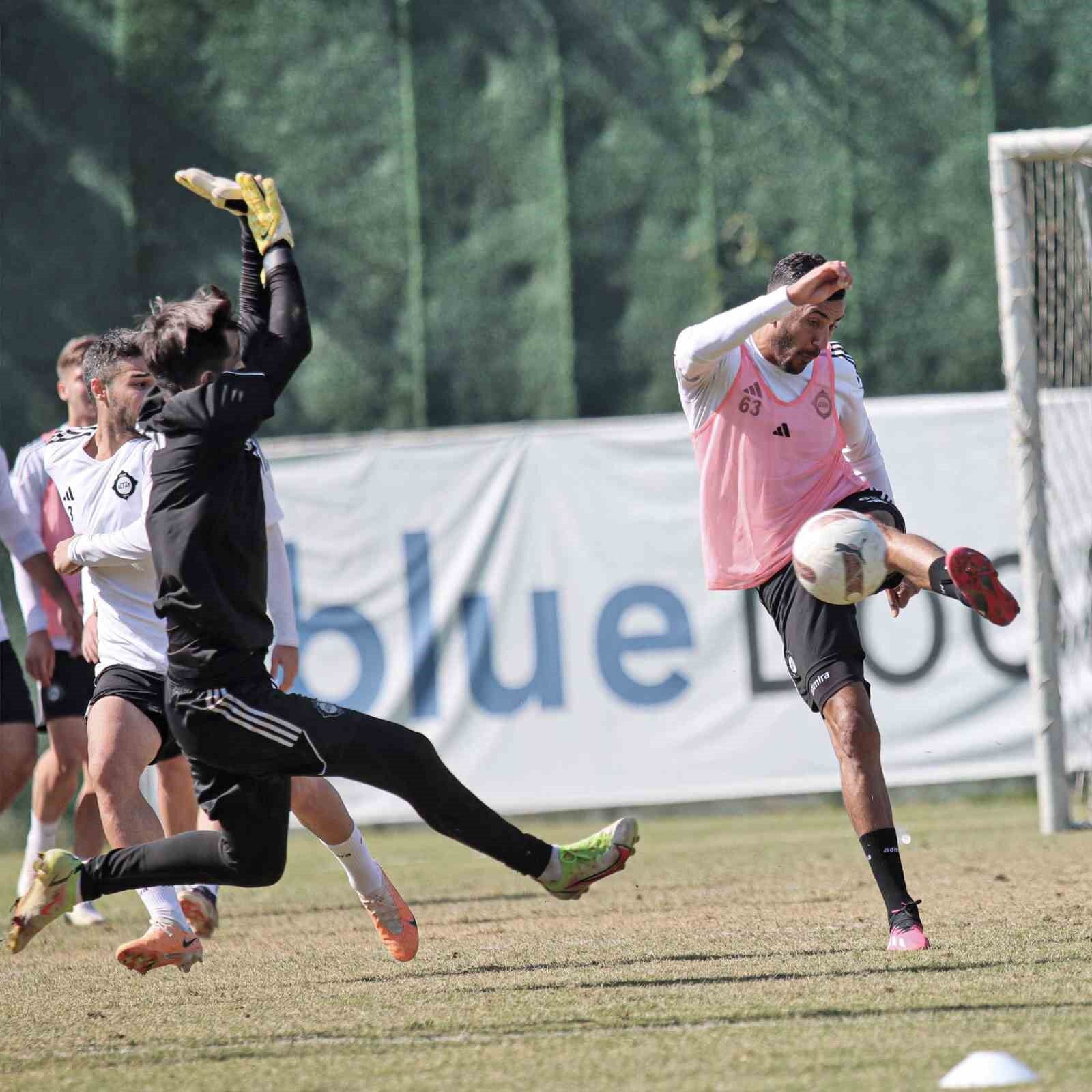 Altay Teknik Direktörü Djilali Bahloul, ilk antrenmanına çıktı