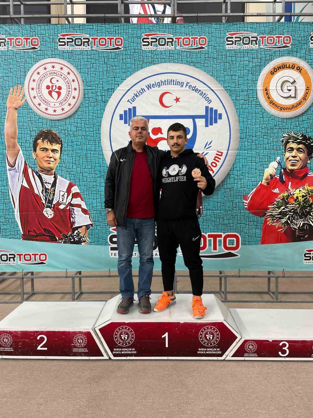 Milli Halterci Karaca Türkiye Şampiyonu