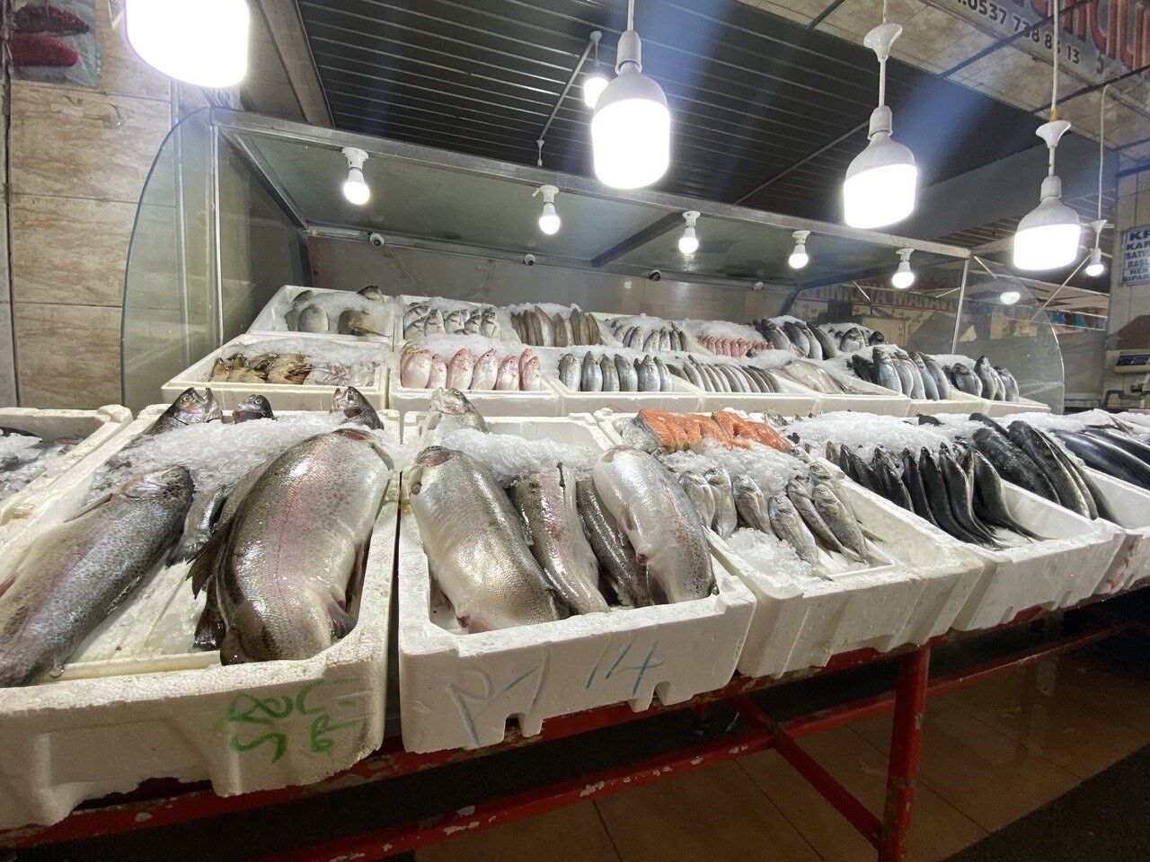 Balık pazarındaki sessizlik yerini berekete bıraktı