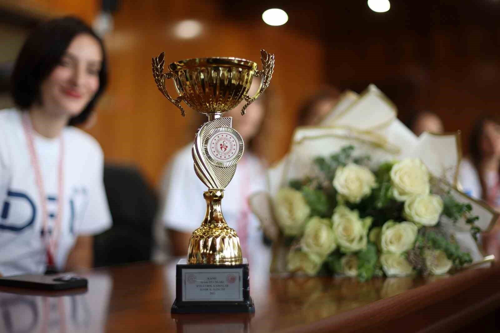 DEÜ’lü sağlıkçılar Kamu Spor Oyunları’na damga vurdu