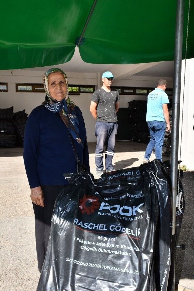 Salihli’de 500 üreticiye 2 bin zeytin toplama örtüsü