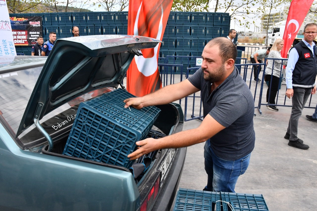 Şehzadeler ve Yunusemreli üreticilere kasaları teslim edildi