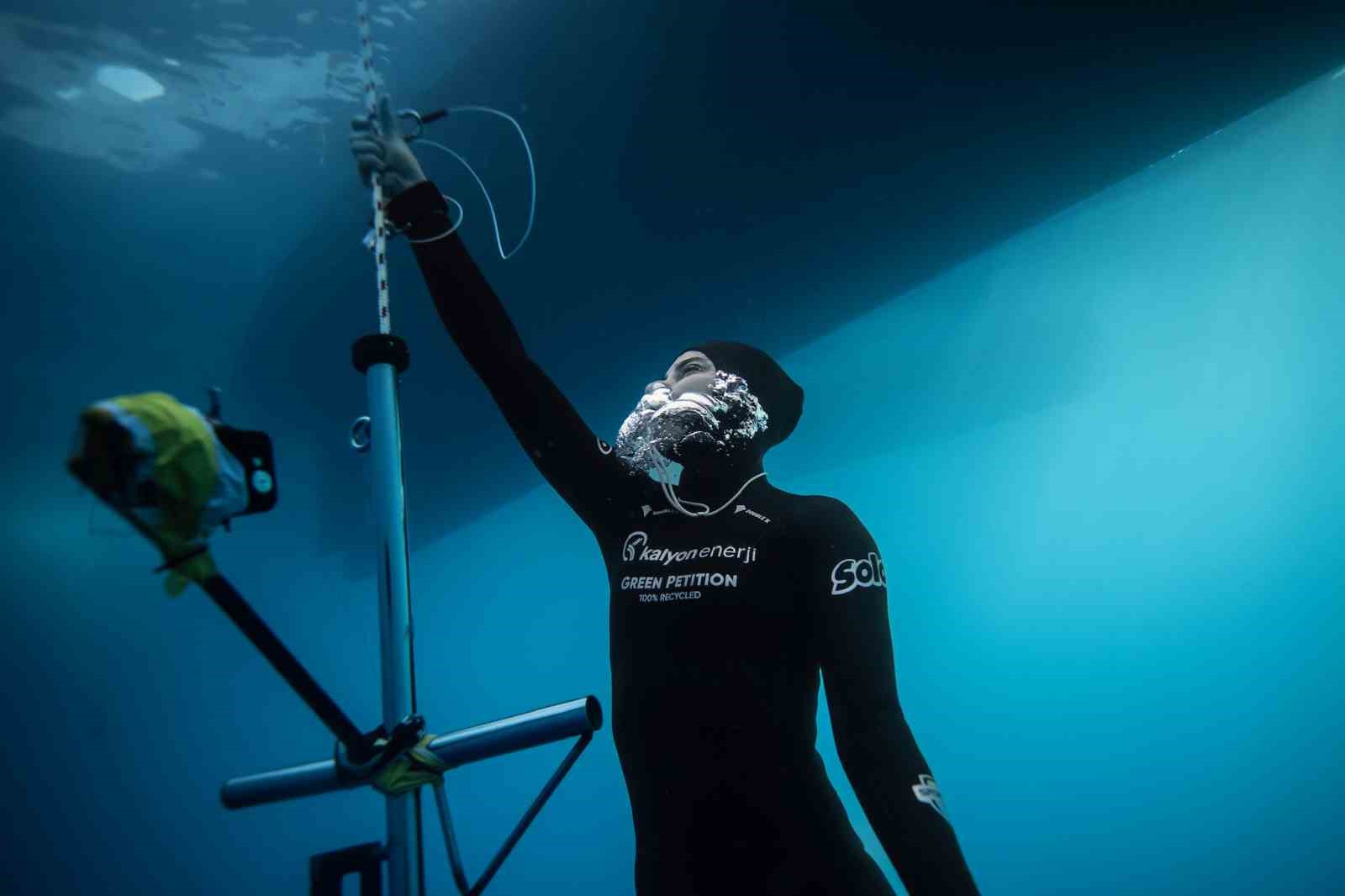 Şahika Ercümen, Antalya’da ’Cumhuriyet’ için dalacak