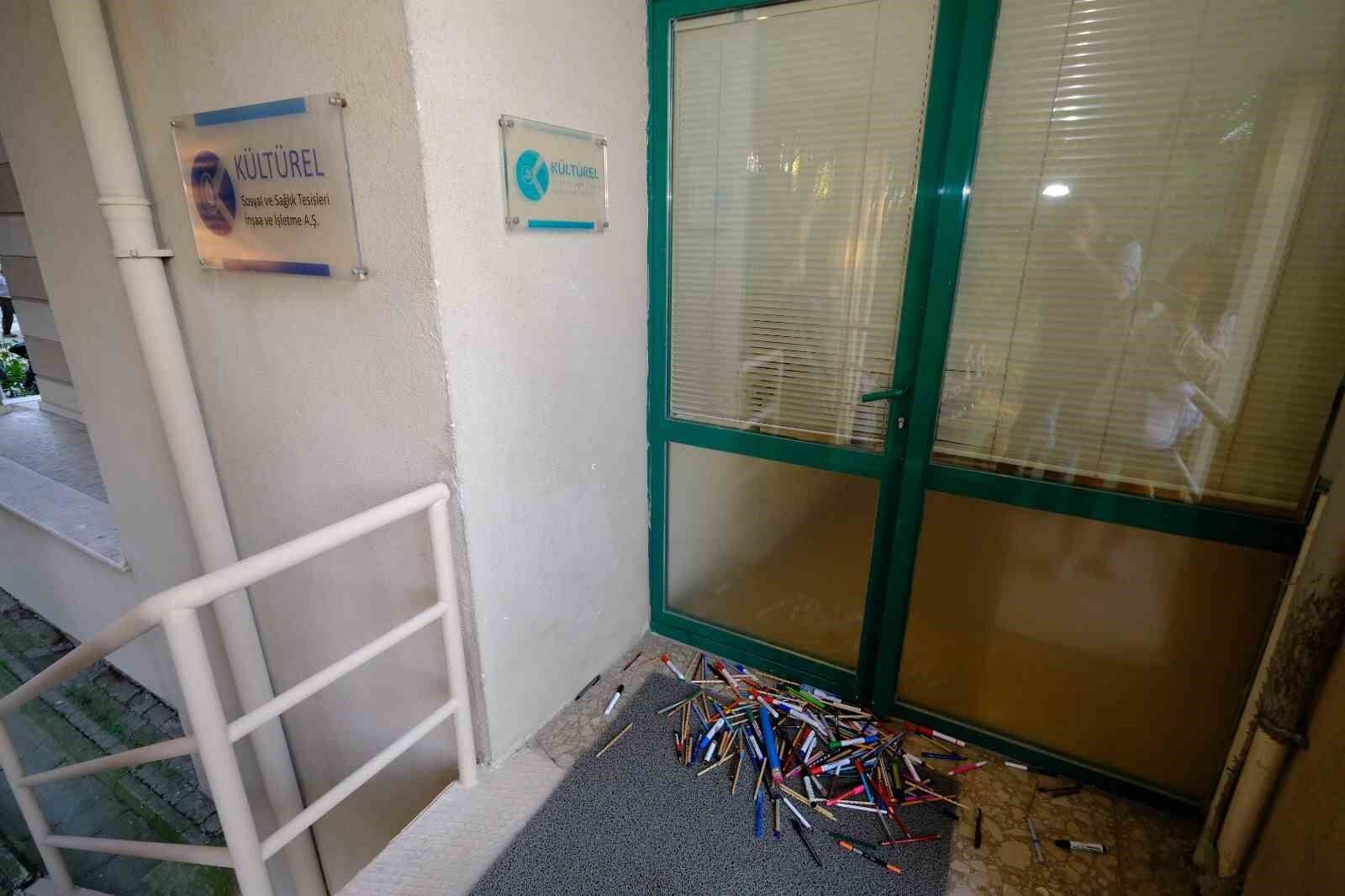 İTÜ GVO öğretmenleri düşük maaşlarına tepki olarak kalem bıraktı