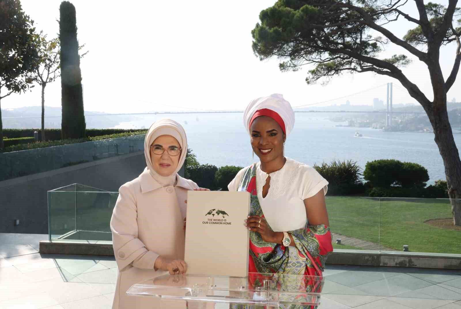 Emine Erdoğan, Burundi Devlet Başkanı’nın eşi Ndayishimiye ile görüştü