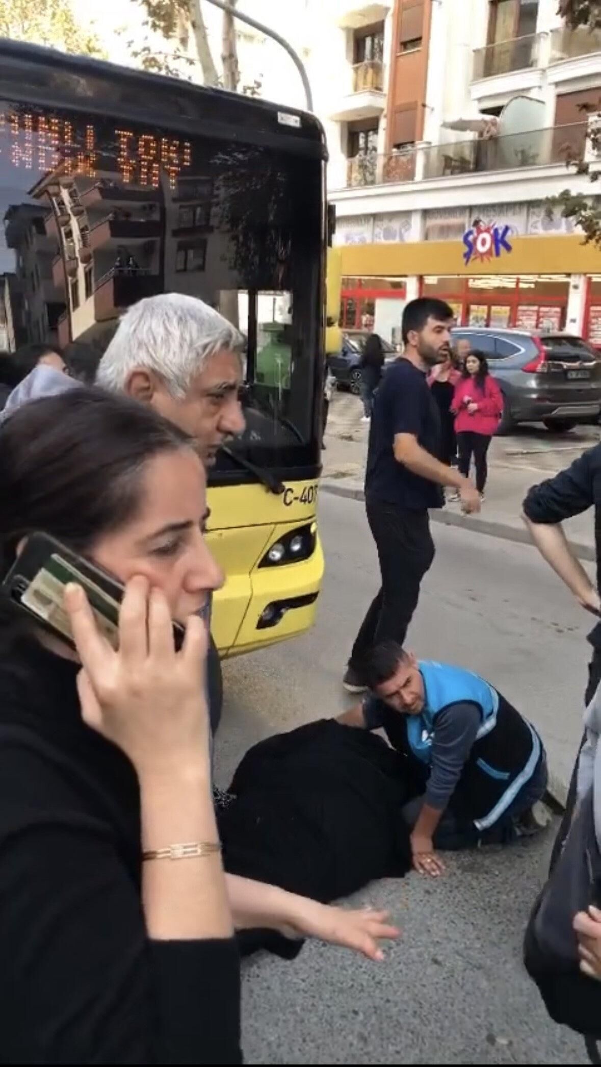 Pendik'te İETT otobüsünün çarptığı yaya yaralandı