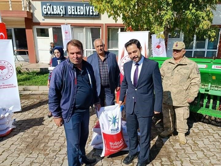 Güroymak’ta çiftçilere 60 ton ekmeklik buğday tohumu dağıtıldı