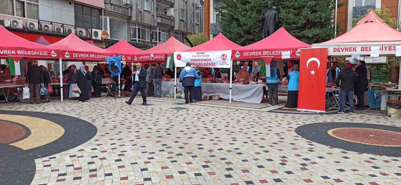 Devrek’te Filistin’e destek standı kuruldu