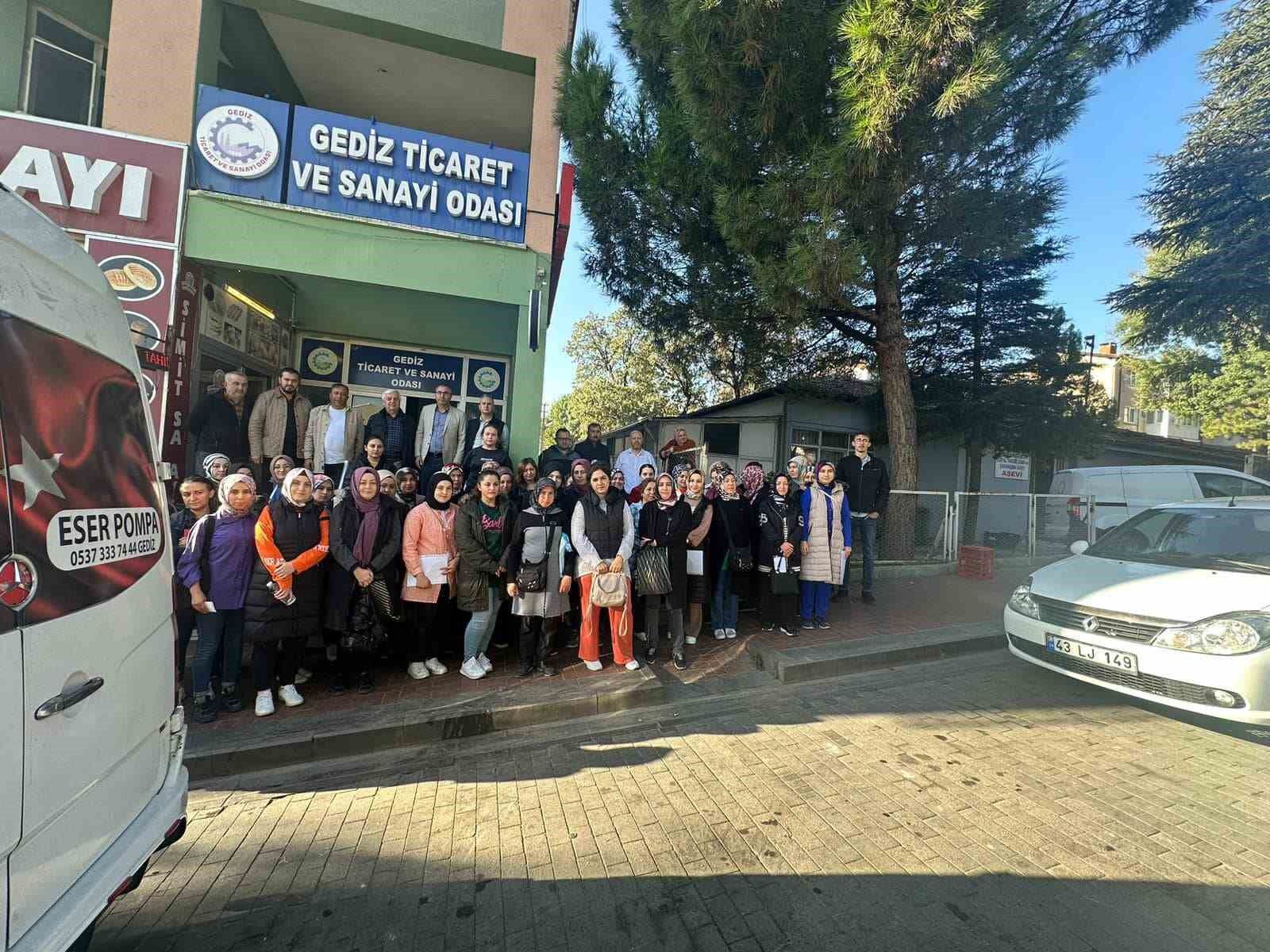 Gediz’de yeni açılacak fabrikada hedef 3 bin istihdam
