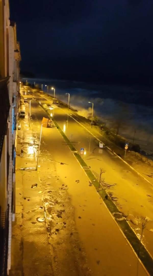 Kastamonu'da yük gemisi karaya oturdu