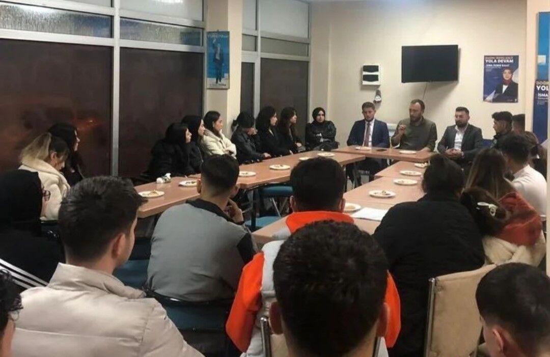 Altıntaş İlçe Gençlik Kollarında görev değişimi