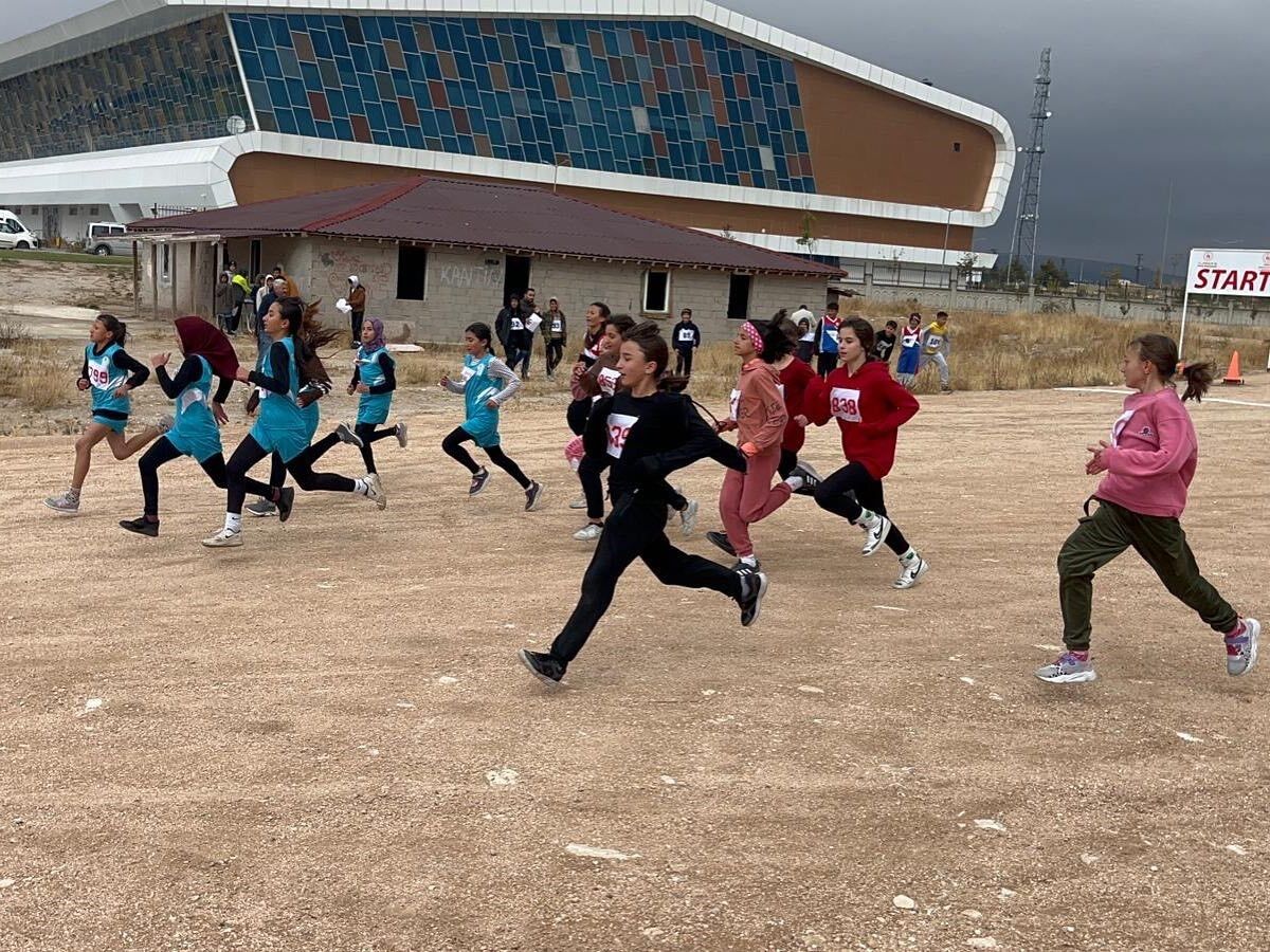 Niğde Okul Sporları Kros Müsabakaları Sona Erdi