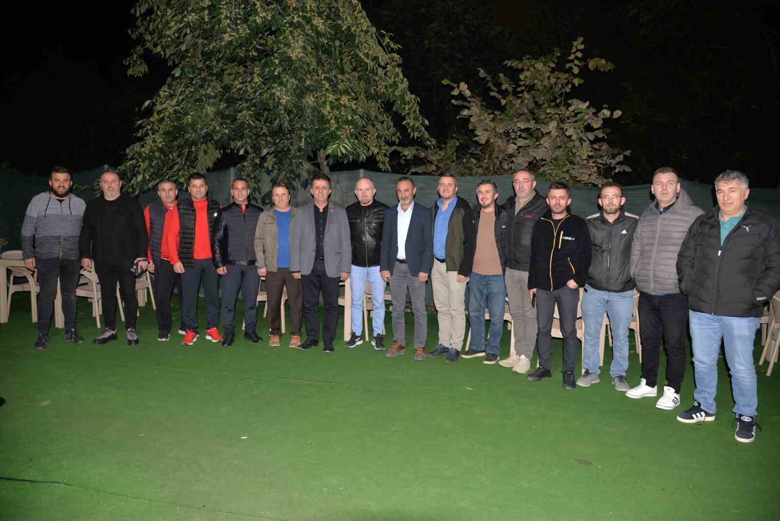 Türkeli’de Balkan şampiyonlarına yemekli kutlama