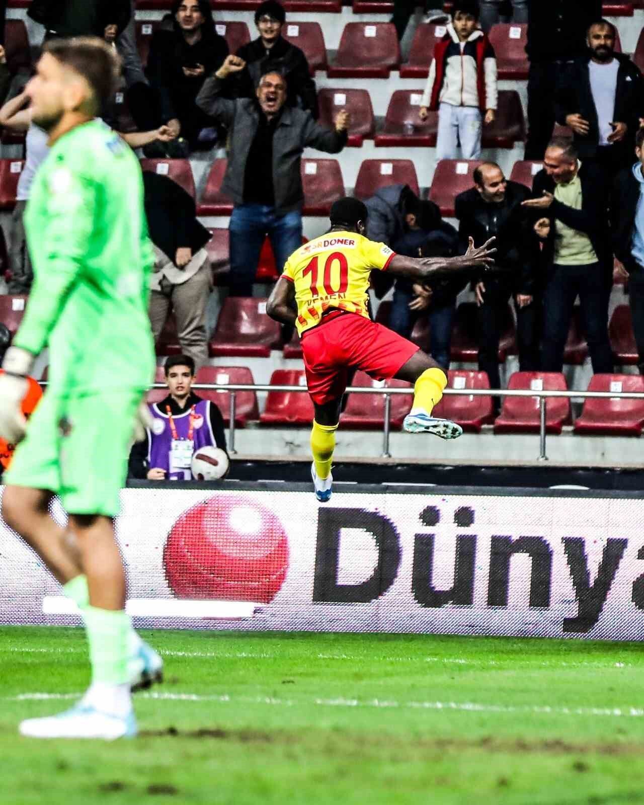 Olivier Kemen ilk golünü attı