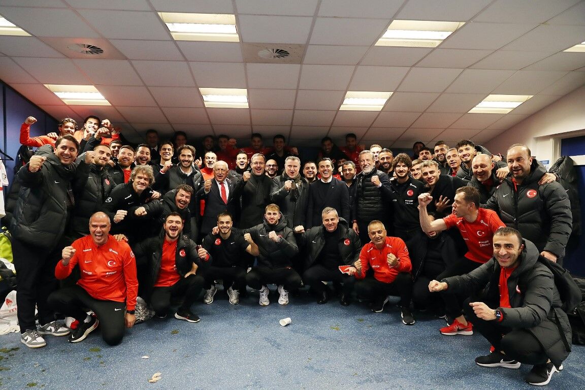 Cumhurbaşkanı Erdoğan, A Milli Futbol Takımı’nı telefonla tebrik etti