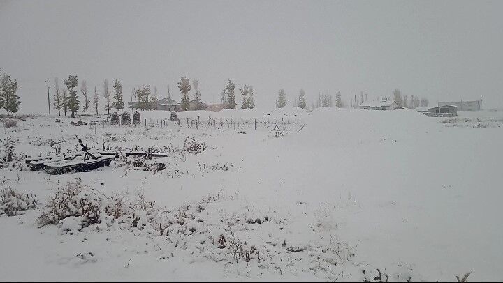 Özalp’a mevsimin ilk karı yağdı