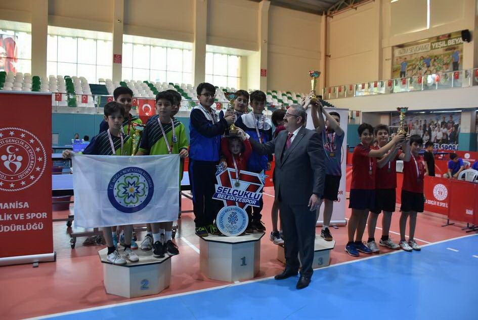 Salihli’de minik raketlere ödülleri verildi