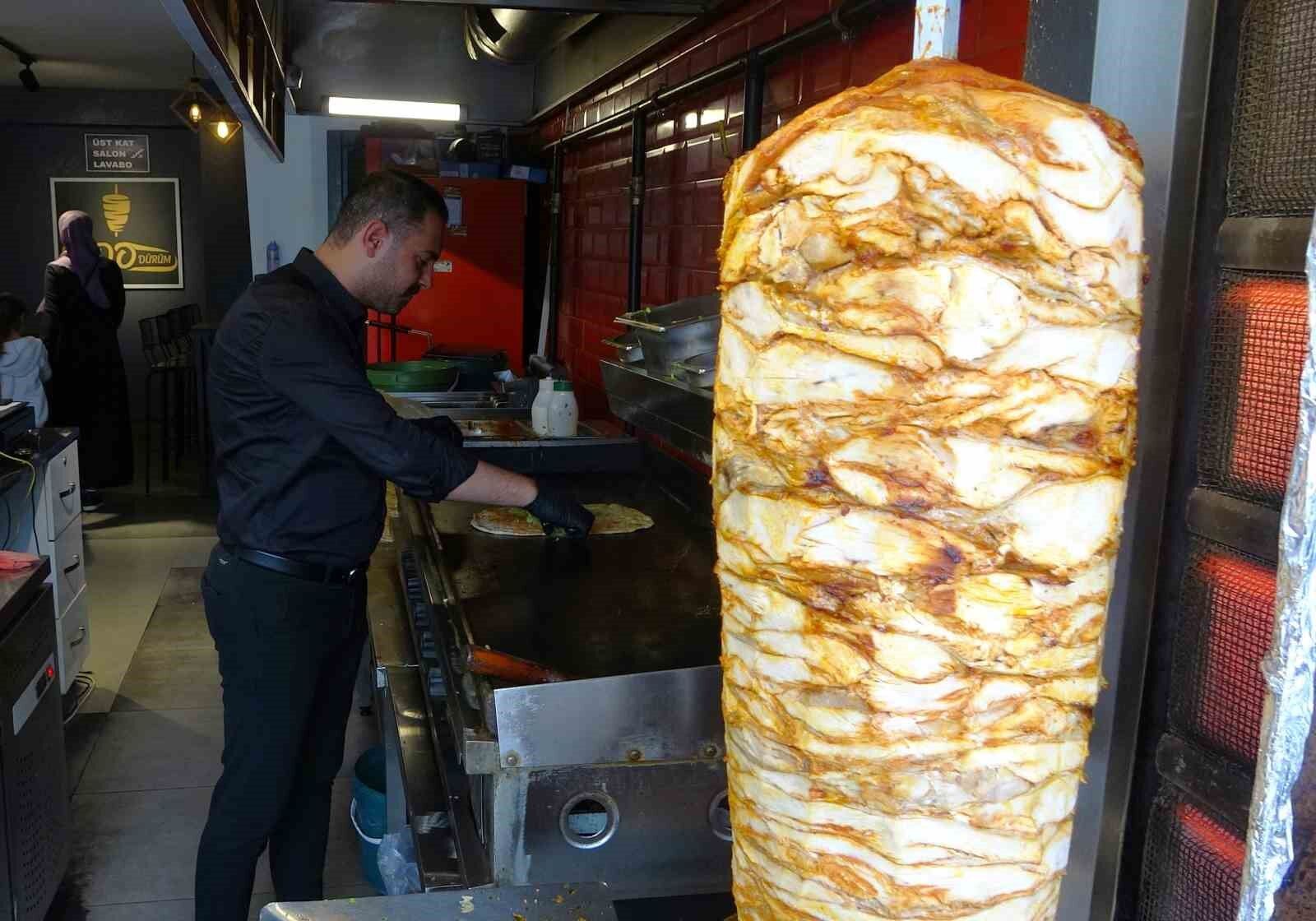 Yardımsever esnaftan bu defa ’Askıda dürüm’ kampanyası