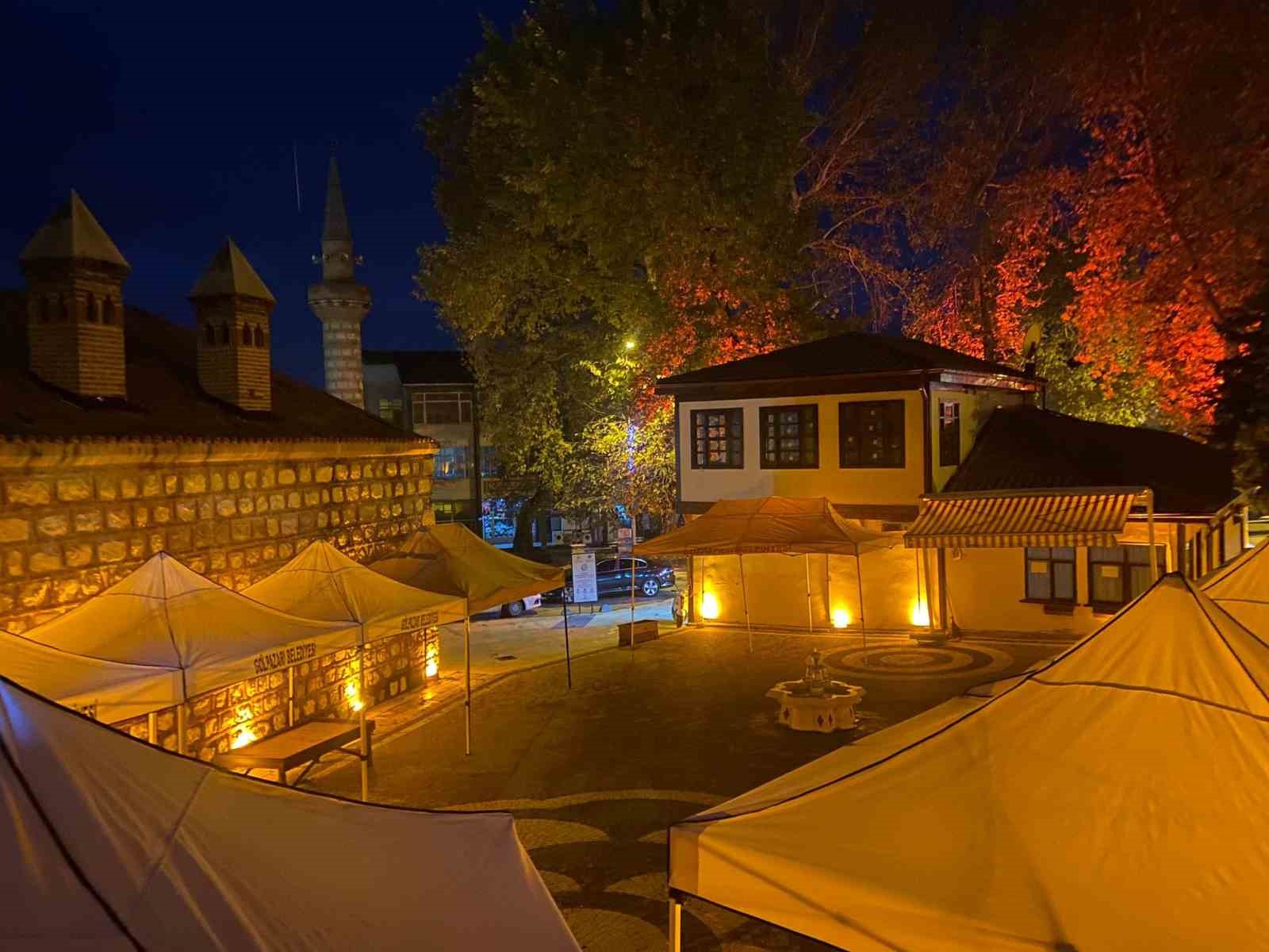 Köylülerin ürünleri tezgâhlarda yer alıyor