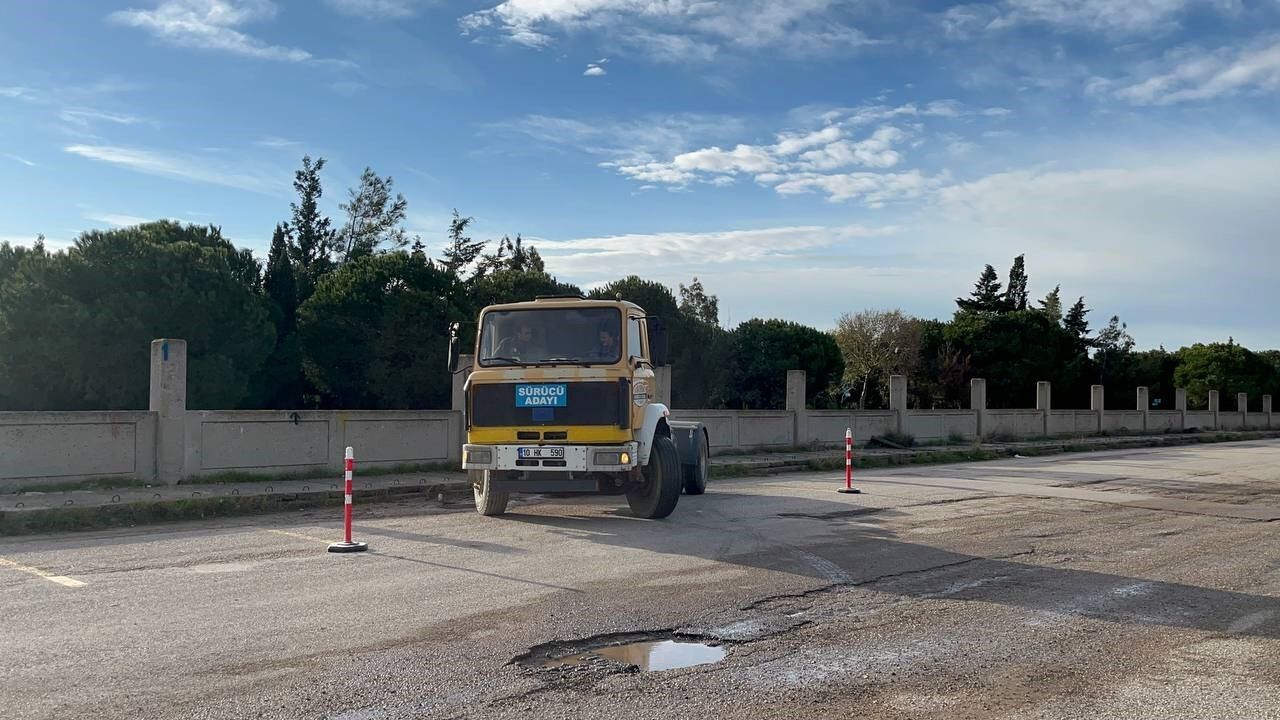 Bandırmalı kadınlar tır şoförü oluyor