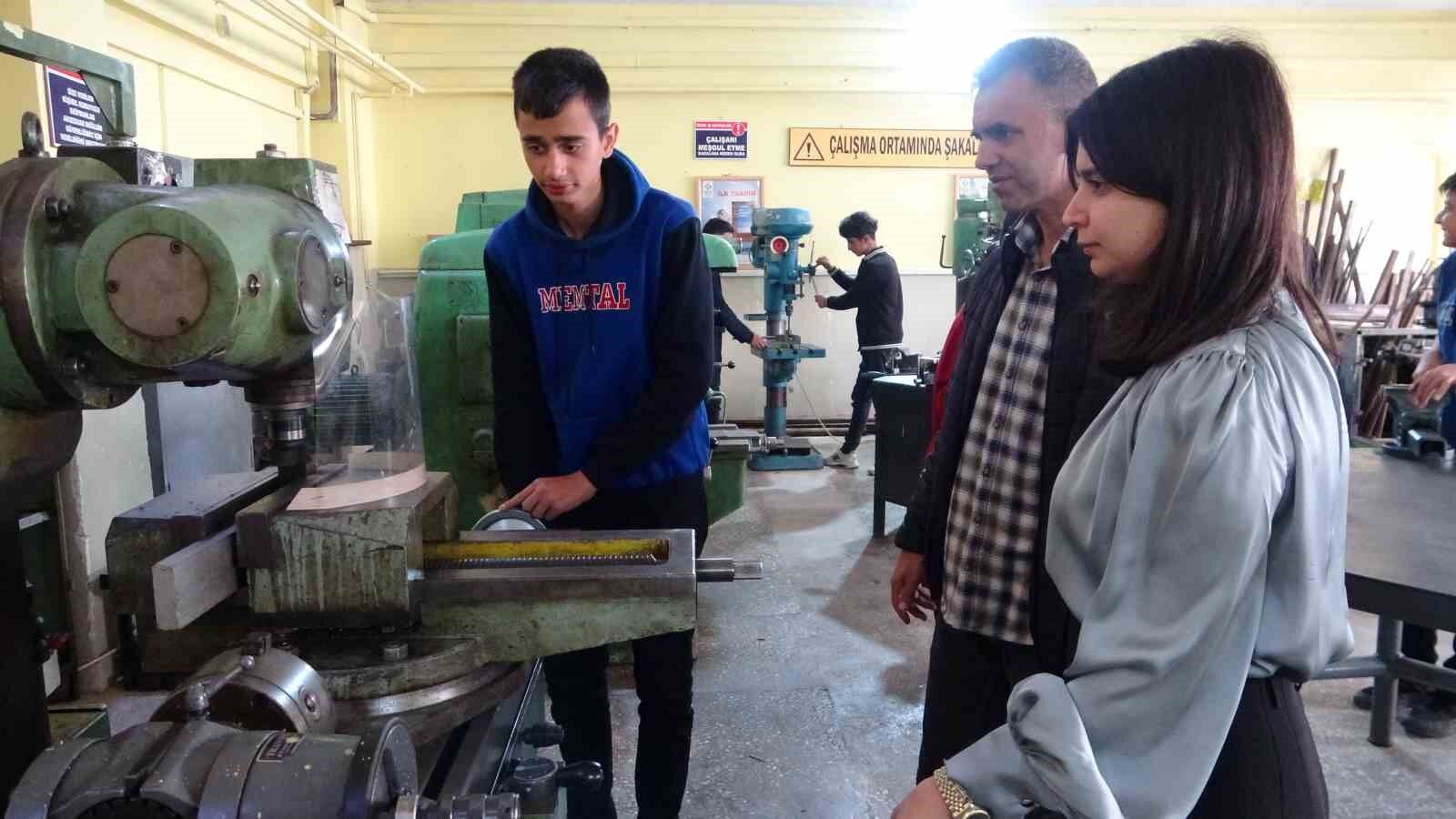 Bölgedeki okulların malzeme ihtiyacı Van’daki meslek lisesi tarafından karşılanıyor