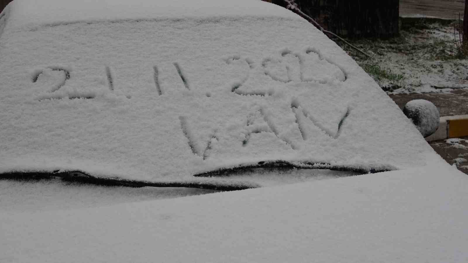 Van’da kar yağışı: 142 yol ulaşıma kapandı, uçaklar rötar yaptı