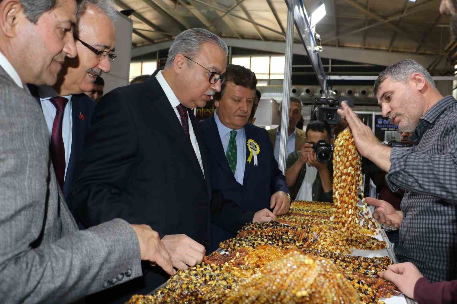 Diyarbakır’da 12 bin 500 yıllık Körtik Tepe’de çıkan figürler altın üzerine işlendi
