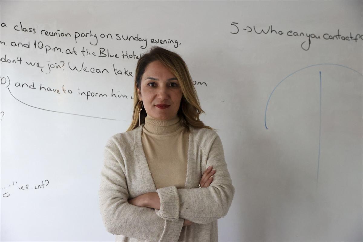 Deprem bölgesindeki 1168 öğretmen için ders zili konteynerlerde çalıyor