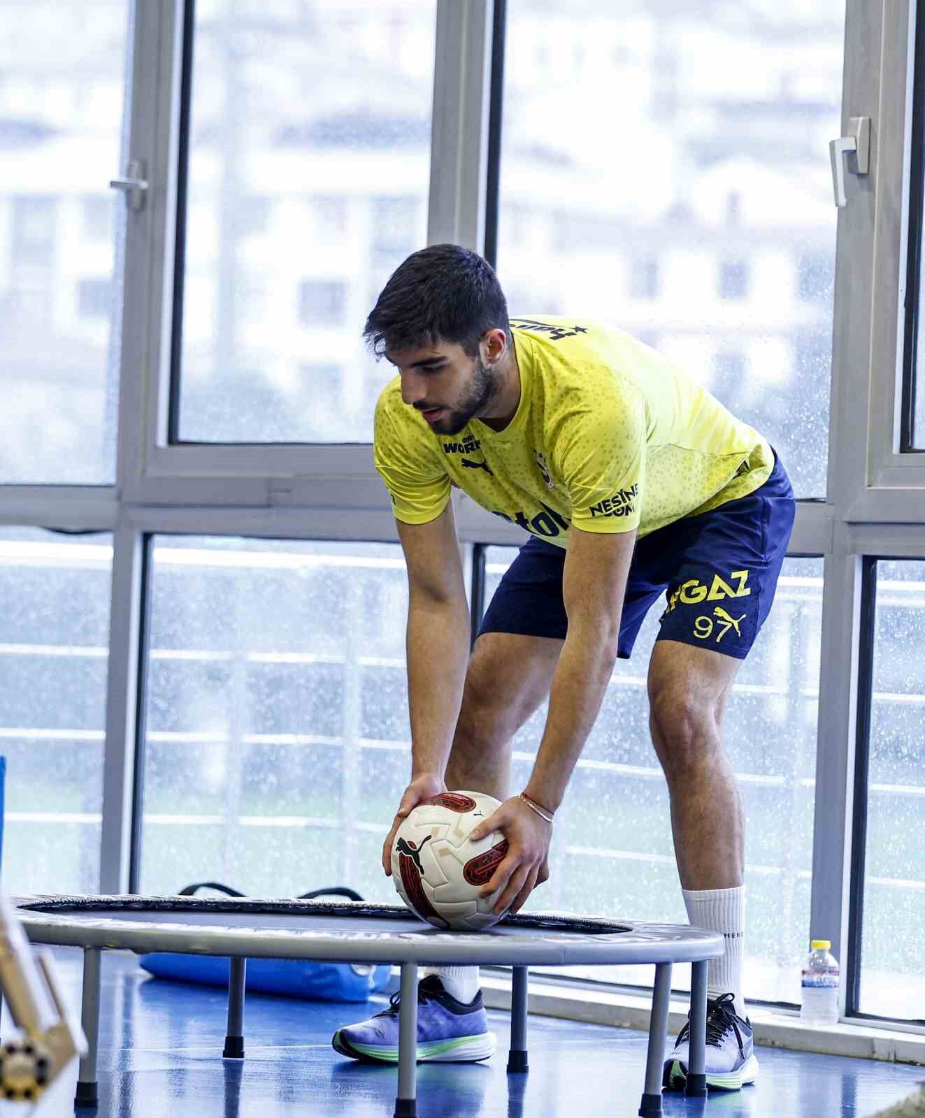 Fenerbahçe, salonda çalıştı