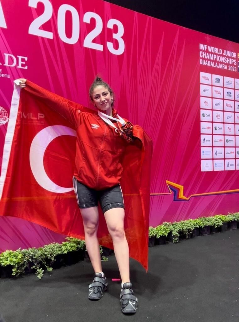 Mersinli halterci Gamze Altun dünya şampiyonu