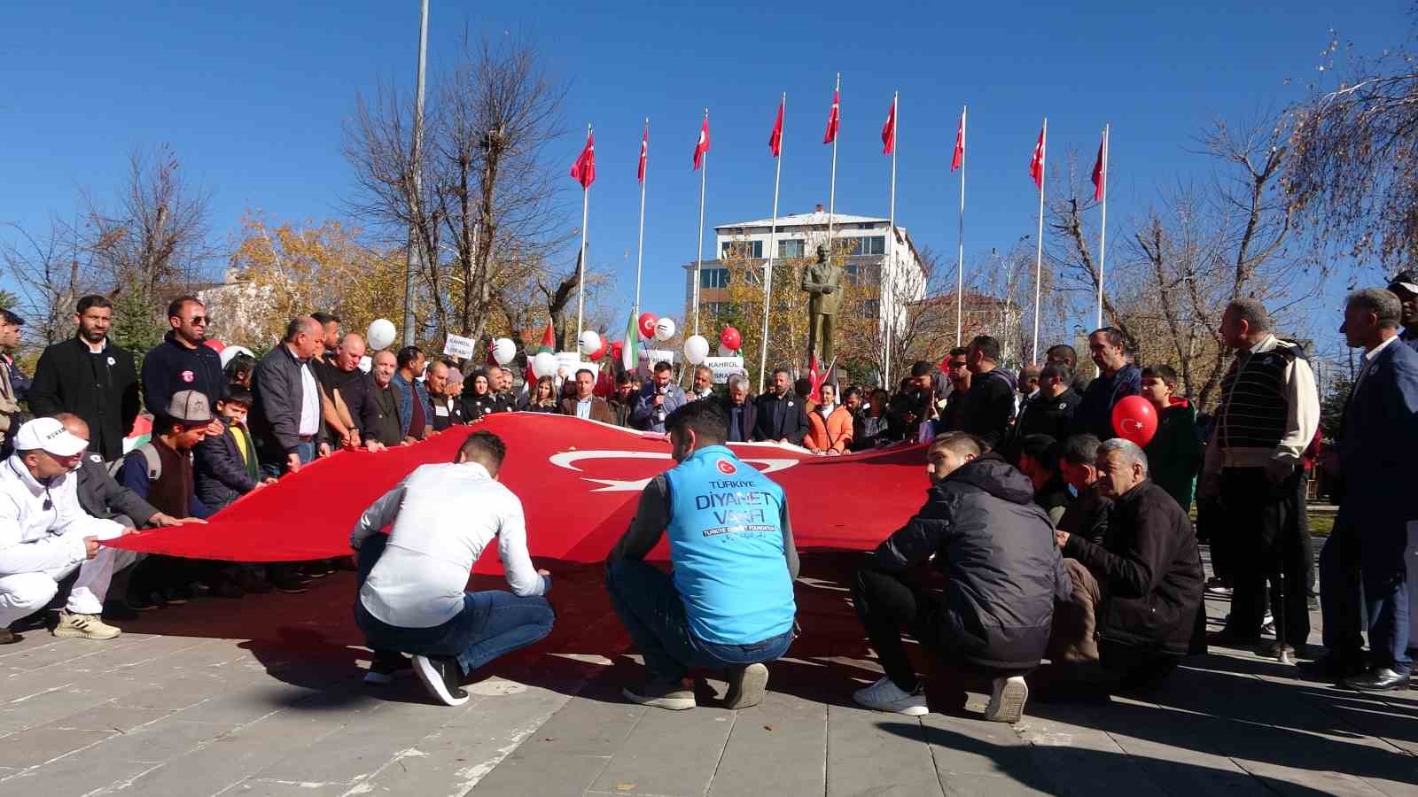 Gençler Ardahan’da Filistin’e destek için yürüdü
