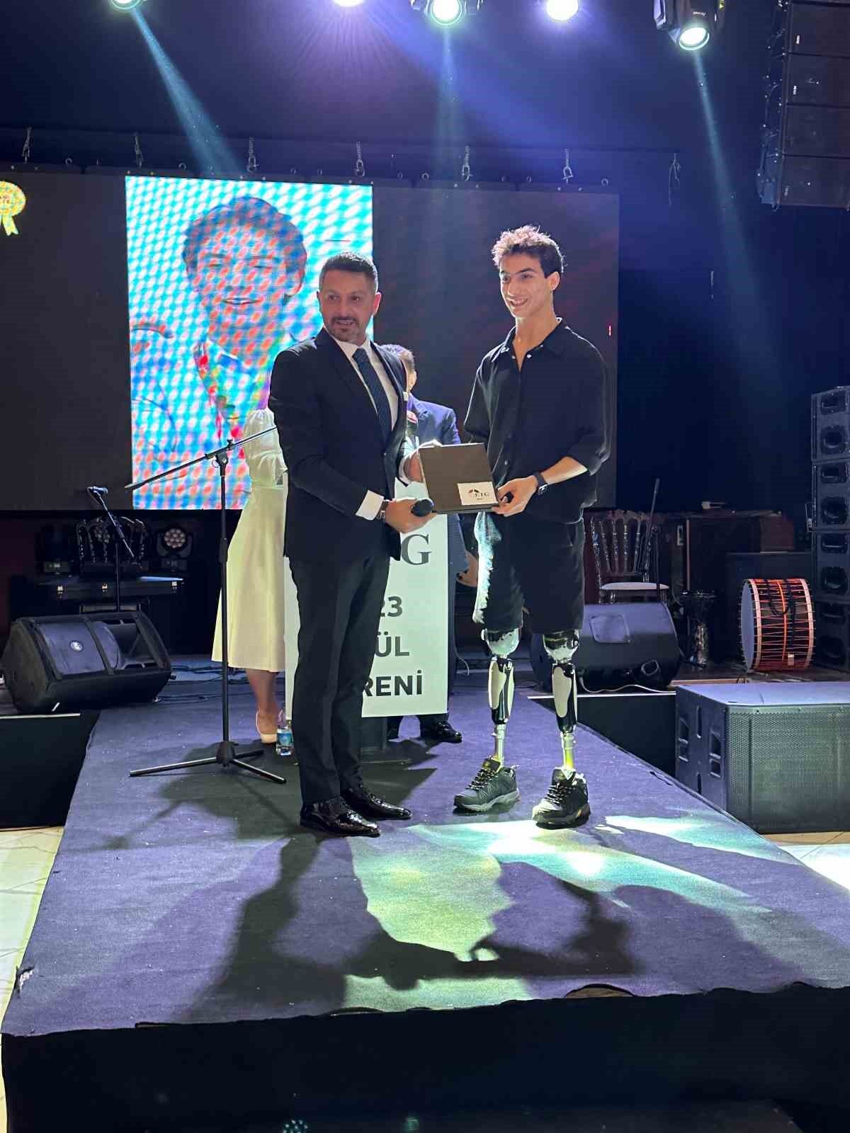 ‘Yılın Belediye Başkanı’ ödülü Hamid Yüzügüllü’ye