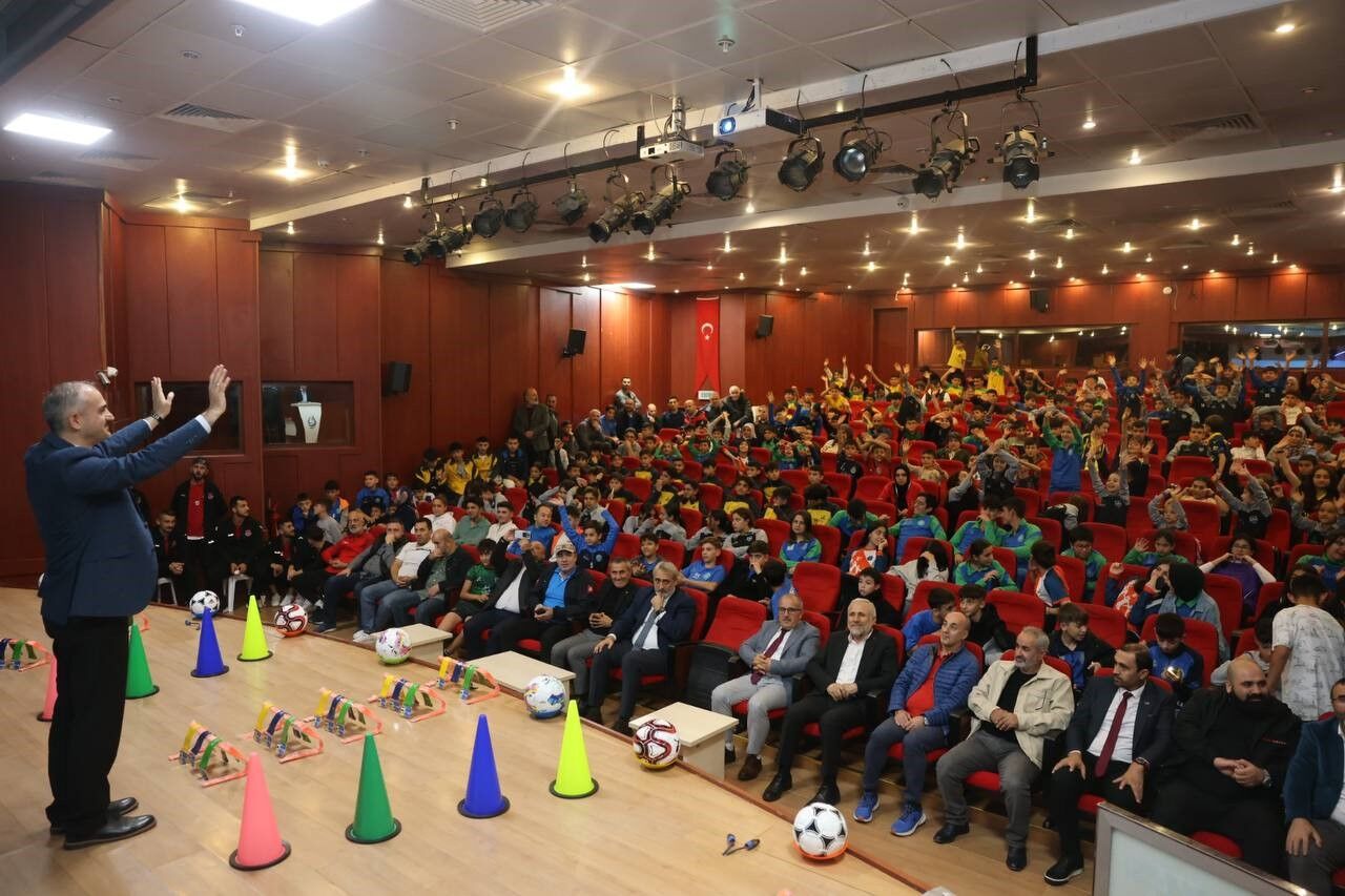 Amatör spor kulüplerine malzeme desteği