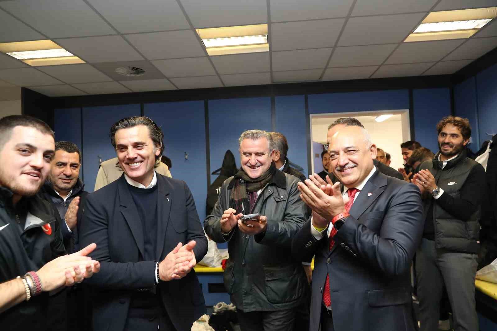 Cumhurbaşkanı Erdoğan’dan A Milli Futbol Takımı’na tebrik telefonu